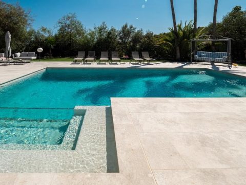 Por qué incluir medias cañas en tu piscina