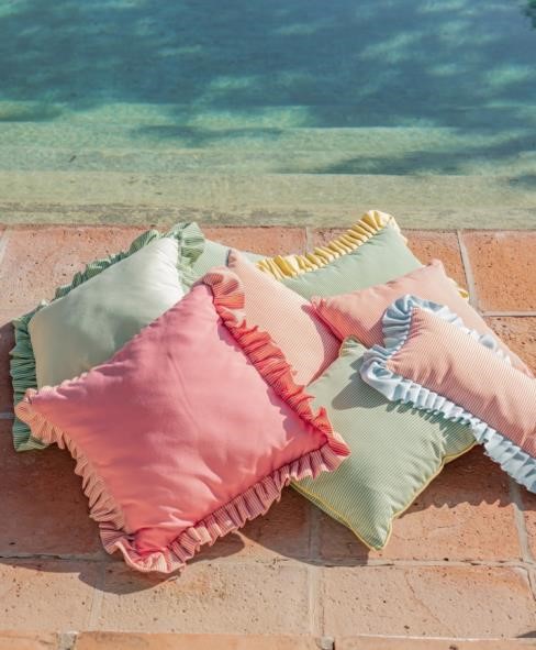 Studio Beleta se inspira en el Mediterráneo para su primera colección de cojines de exterior