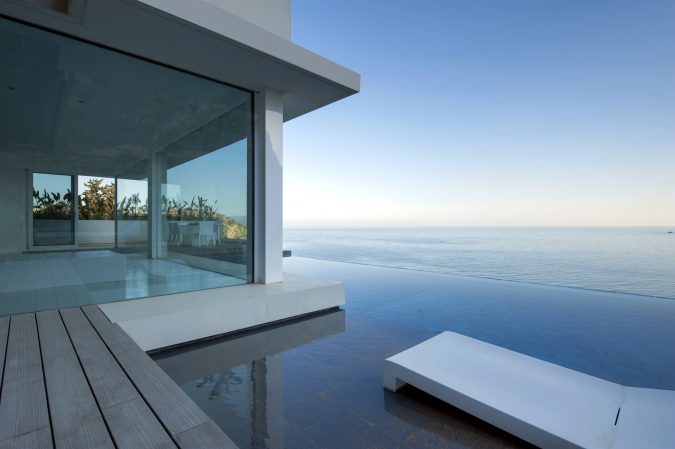 Estudio Muher: cinco tendencias de arquitectura y decoración para las piscinas del verano 2022