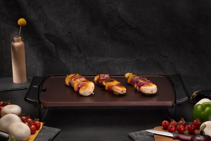De Tudela al mundo: La nueva plancha de asar SENSES by Jata se fabrica en las instalaciones de la marca en Navarra y cuenta con un nuevo diseño ergonómico extrafino.