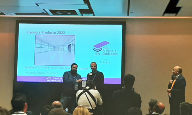 Master Builders Solutions ganador del mejor producto de los Premios Pavimentos Continuos 2022.