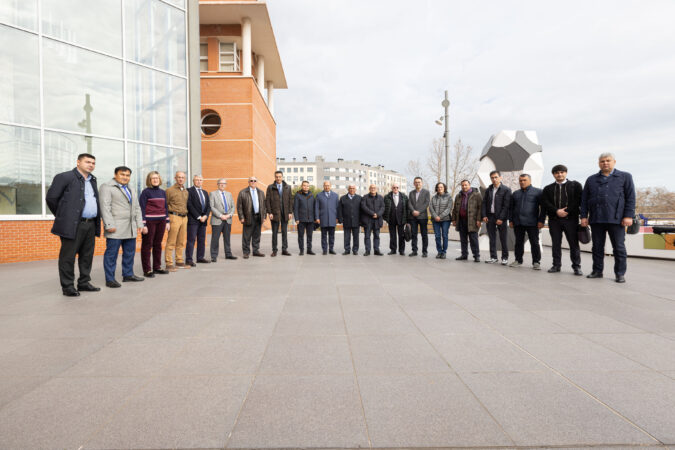 Una delegación de Uzbekistán visita la Universitat Jaume I y el ITC