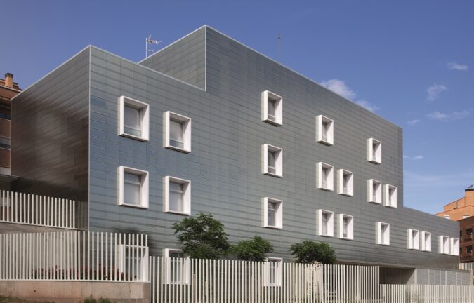 Faveker presenta en Rebuild fachadas cerámicas ventiladas que ahorran un 40 % de energía