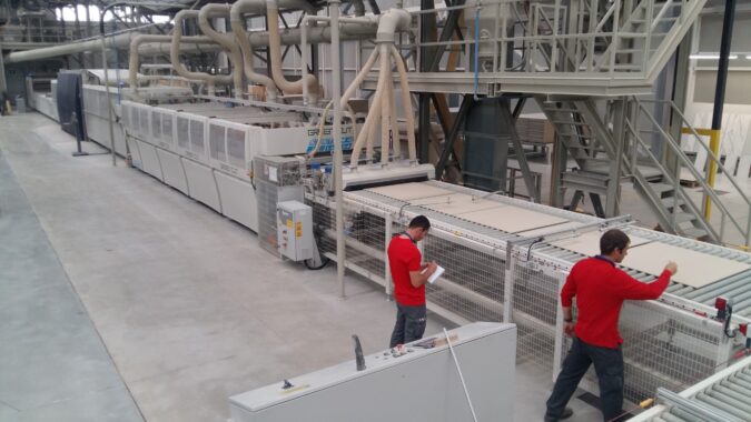 ITC-AICE profundiza en el conformado de las grandes placas cerámicas con el proyecto STRONG
