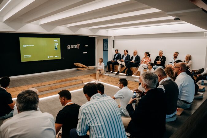 Genera Industrial reúne a la red de distribuidores de carretillas Yale en España