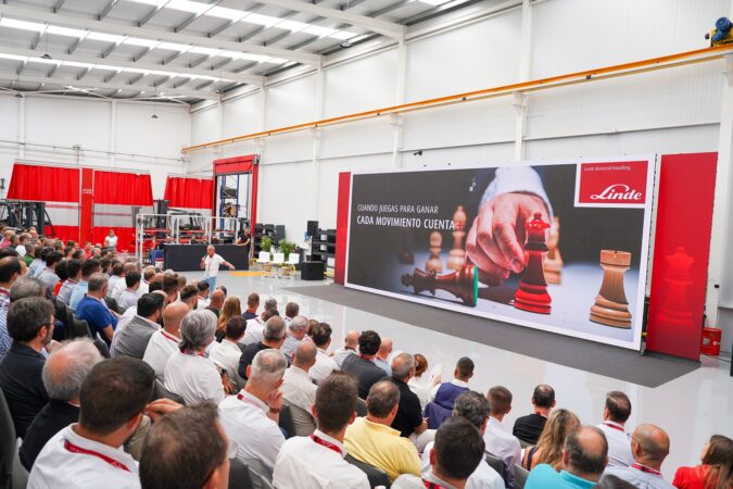 Linde MHI presenta dos nuevos modelos de transpaletas y contrapesadas