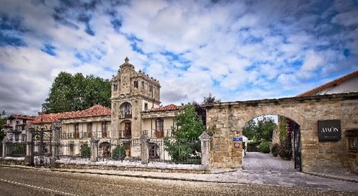 El Cenador de Amós: Elegancia arquitectónica y gastronomía