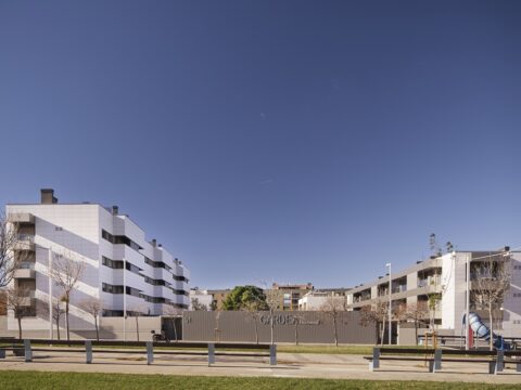 La cerámica ventilada de Faveker rebaja un 40% la demanda energética de un residencial