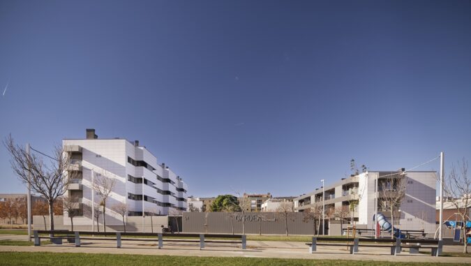 La cerámica ventilada de Faveker rebaja un 40% la demanda energética de un residencial