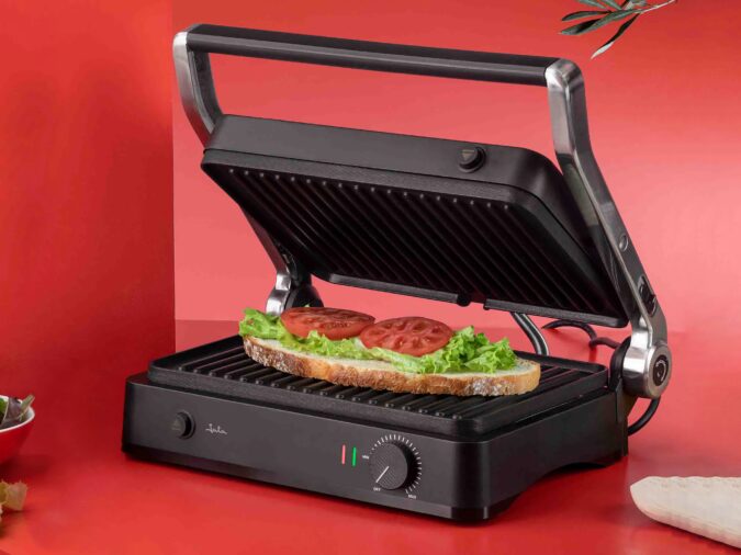 Cocina sano con la parrilla eléctrica de Jata