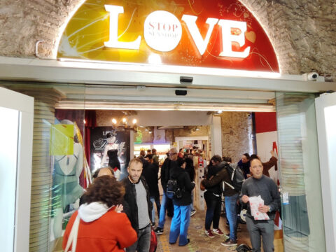 Lovestop luce con una inauguración espectacular