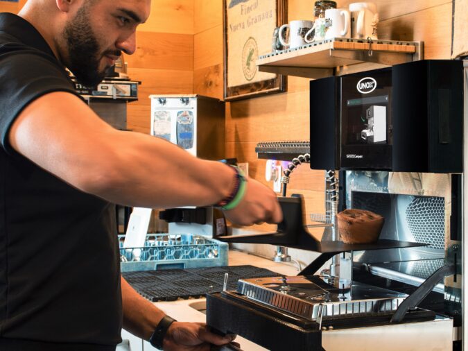 UNOX lanza SPEED.Compact™ ECO: horno rápido y compacto para optimizar espacio, acelerar el servicio y garantizar un rápido retorno de la inversión