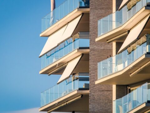 Pérgolas y toldos: los sistemas clave para disfrutar del verano al aire libre