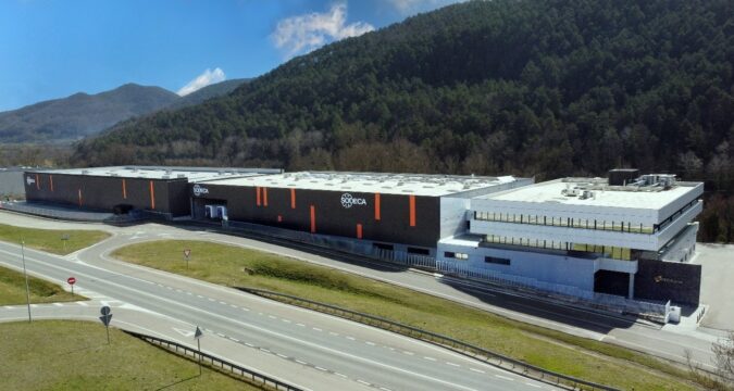 Sodeca pone en marcha el nuevo almacén automatizado en la planta de Ripoll
