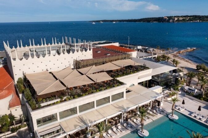 KE el diseño esencial y el desarrollo personalizado para la terrazza branché de Zuma Cannes