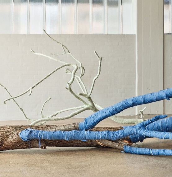 Kvadrat presenta una nueva colección de textiles de Patricia Urquiola en una instalación inmersiva de TABLEAU