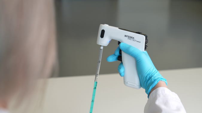 Integra’s PipetBoy Genius provides superior ergonomics and liquid control for cell culture