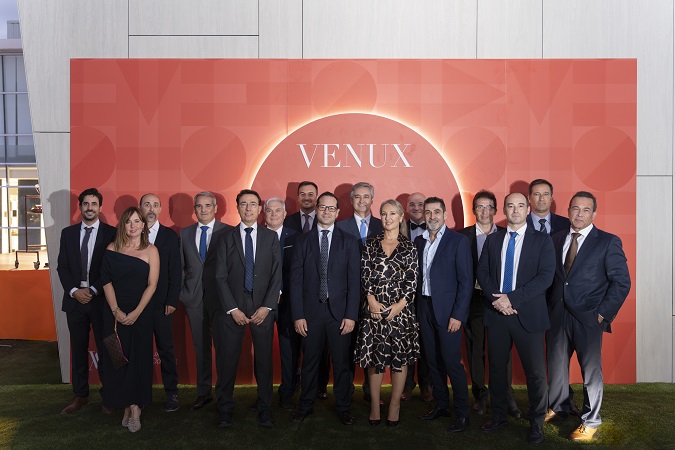 VENUX inaugura su showroom en Nules con un evento mágico y multitudinario.