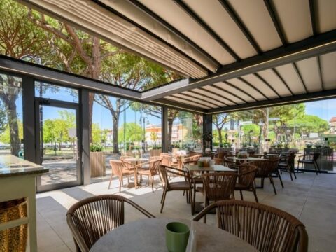 KE para una terraza exterior entre elegancia y confort climático