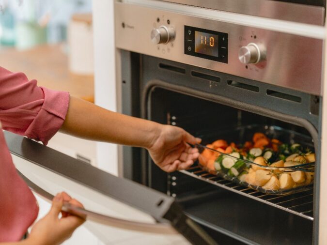 Navidad en familia con Indesit: trucos para cocinar juntos con facilidad y sabor