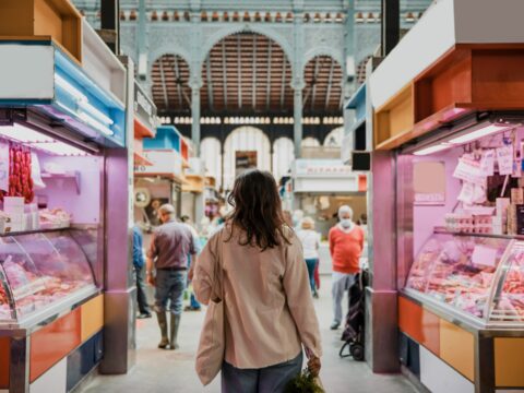Roll’eat: El comercio urbano concentra el consumo de millones de bolsas de plástico de un solo uso