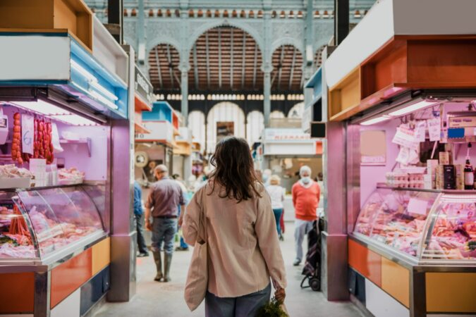 Roll’eat: El comercio urbano concentra el consumo de millones de bolsas de plástico de un solo uso