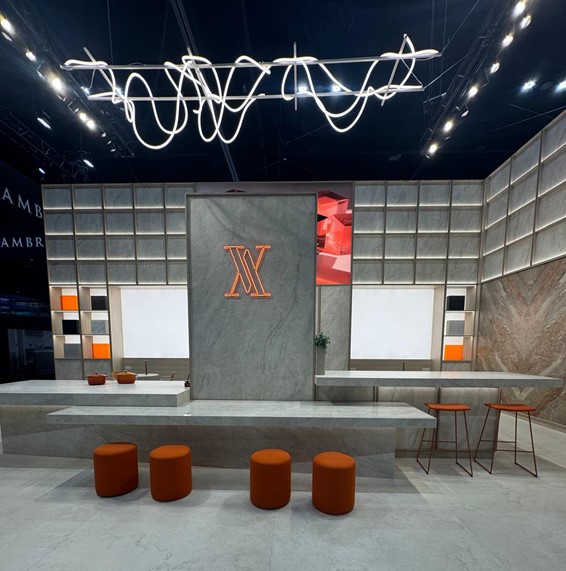 VENUX triunfa en su debut internacional en KBIS 2026 con su innovadora propuesta de superficies inteligentes