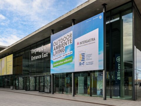 OUTDOOR. AMBIENTE. LIVING. exhibe sistemas de protección contra la intemperie