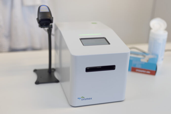 Una clínica valenciana adopta una tecnología que diagnostica infecciones urinarias en 45 minutos