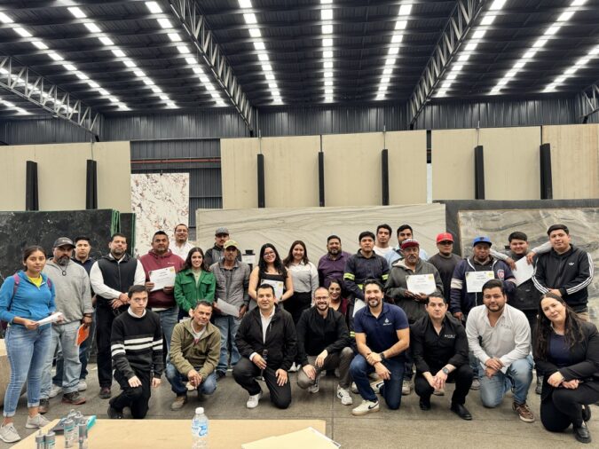 VENUX refuerza su presencia en México a través de la formación especializada a marmolistas.