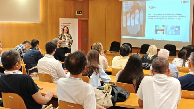 Treinta representantes de la Asociación de las Industrias vinculadas al circón conocen el ITC