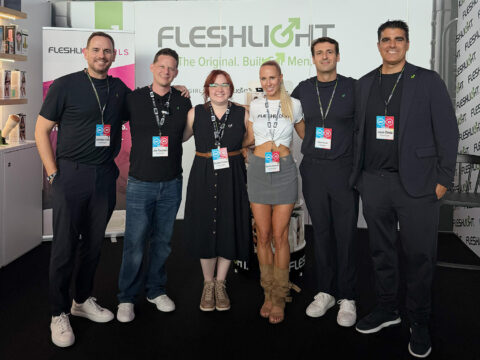 Fleshlight brilla con sus productos y sus Fleshlight Girls en XBIZ Amsterdam 2026