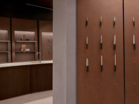Culdesac talla la nueva identidad de Arcos en un showroom concebido para compartir