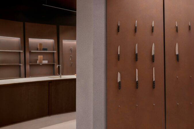 Culdesac talla la nueva identidad de Arcos en un showroom concebido para compartir