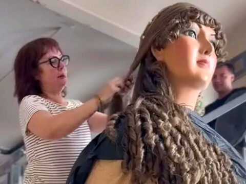 Lola Perruquers, peluquería oficial de ‘La Toneta’ en la Festa Major de Les Santes en Mataró.